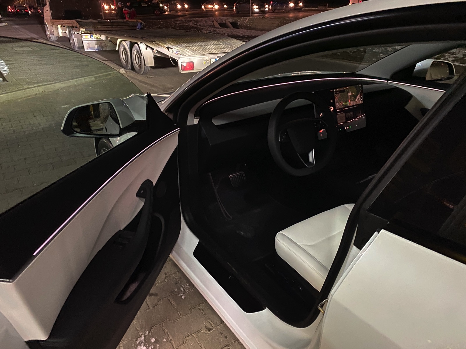 Elektromobilis Tesla Model 3 -  Visi varantys ratai - Baltas - 19&quot; Nova ratlankiai - Baltas su juodu interjeras - Standartinis autopilotas - 2023.xx.xx