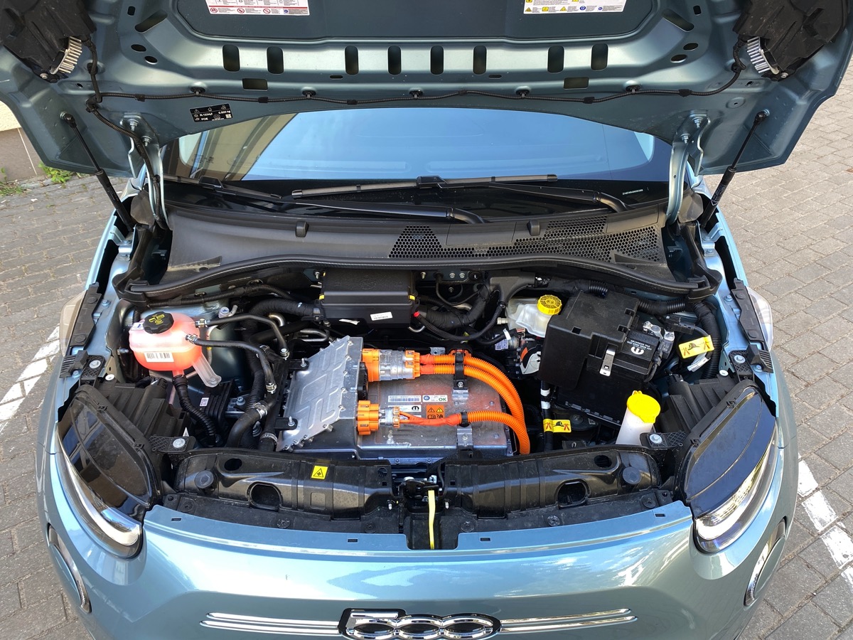 Elektromobilis FIAT e500 - Baterija 42,2 kWh - Mėlynas - 16&quot; ratlankiai - Tekstilinis pilkai rudas interjeras - 3+1 - ICON - 10500 km - 2021.11.25