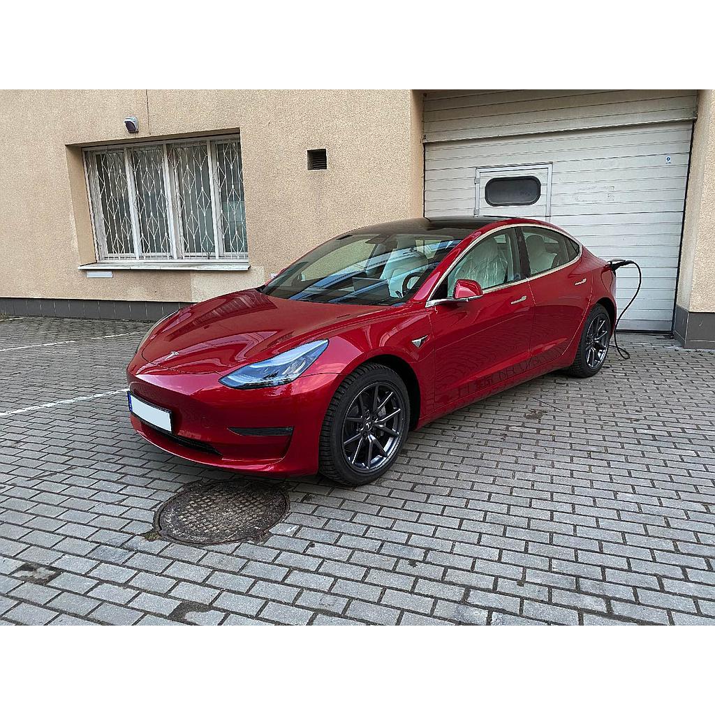 Electric vehicle Tesla Model 3, LR, D, Red, 18&quot; AERO wheels, White and Black premium interior, Autopilot basic