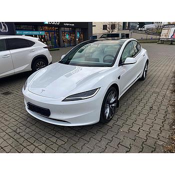 Электромобиль Tesla Model 3 - Задний привод - Белый - 19" Nova диски - Белый с черным интерьер - Стандартный автопилот - 2023.xx.xx