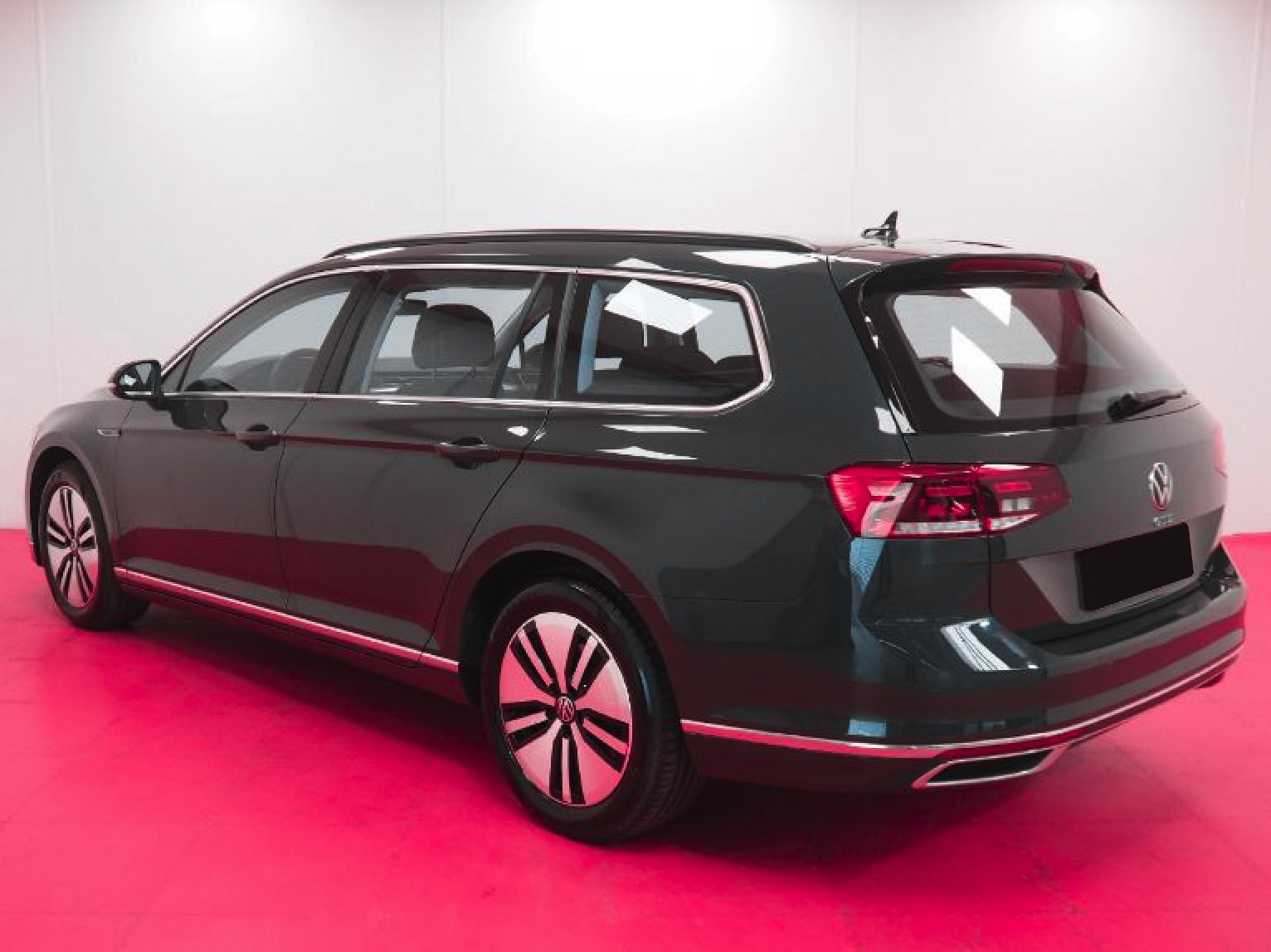Volkswagen Passat Variant - GTE 1.4TSI DSG - Benzin/Electro Plug-in Hybrid  160 kW / 218 HP - 10.4 kWh battery - Grey - 17&quot; &quot;Montpellier&quot; wheels - 31000 km - 2021.03.