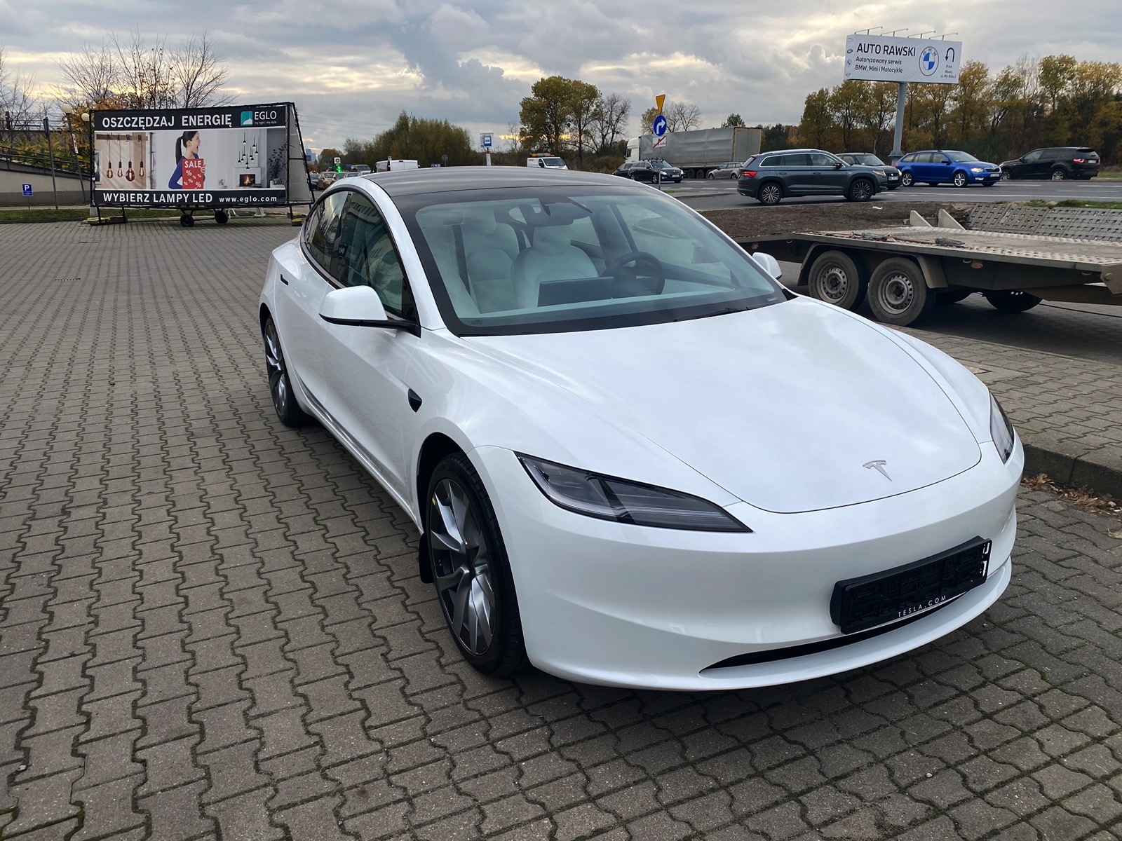 Elektromobilis Tesla Model 3 -  Galu varomas - Baltas - 19&quot; Nova ratlankiai - Baltas su juodu interjeras - Standartinis autopilotas - 2023.xx.xx