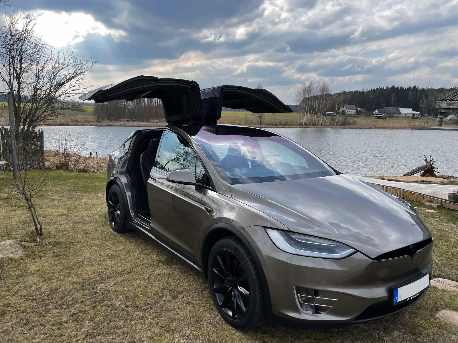 Elektromobilis Tesla Model X -  90D - Titanium - 20&quot; Turbine ratlankiai - Juodas premium interjeras - Vilkimo kablys - Autopilotas AP1 - 2016.09.23