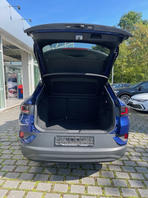 Electric car Volkswagen ID.4 Pro - 82 kWh battery - Blue with black - 21&quot; Drammen silver with black wheels - 14000 km - 2022.01.01