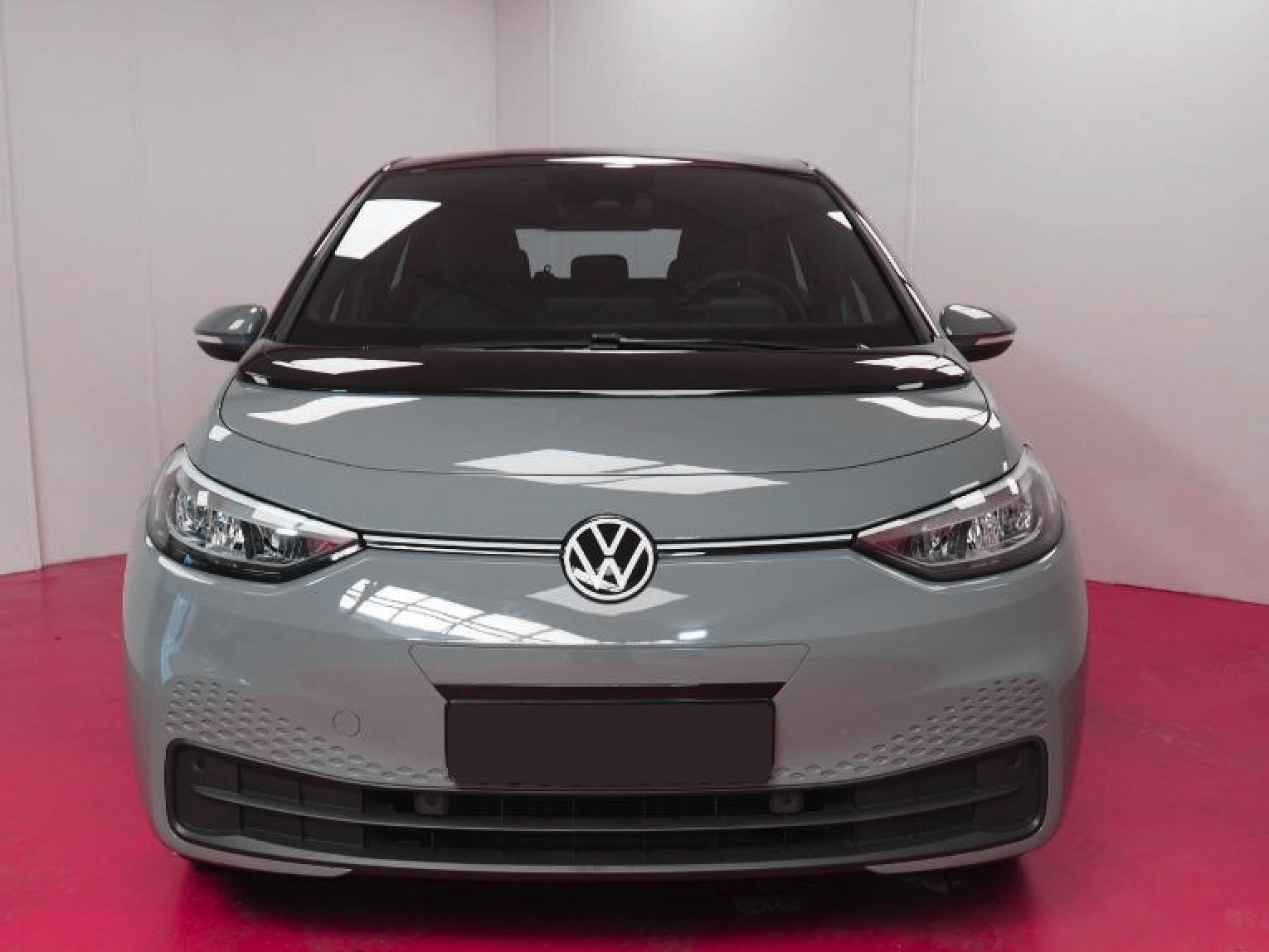 Electric car Volkswagen ID.3 Pro - 107 kW / 145 HP - 62/58 kWh battery - Grey with black - 18&quot; East Derry metal wheels - 4500 km - 2022.10.