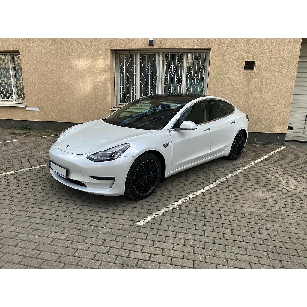 Elektromobilis Tesla Model 3 -  Ilgo nuotolio baterija - Baltas - 18&quot; Aero ratlankiai - Vilkimo kablys - Juodas premium interjeras - Autopilotas su FSD - 31000 km - 2019.06.27