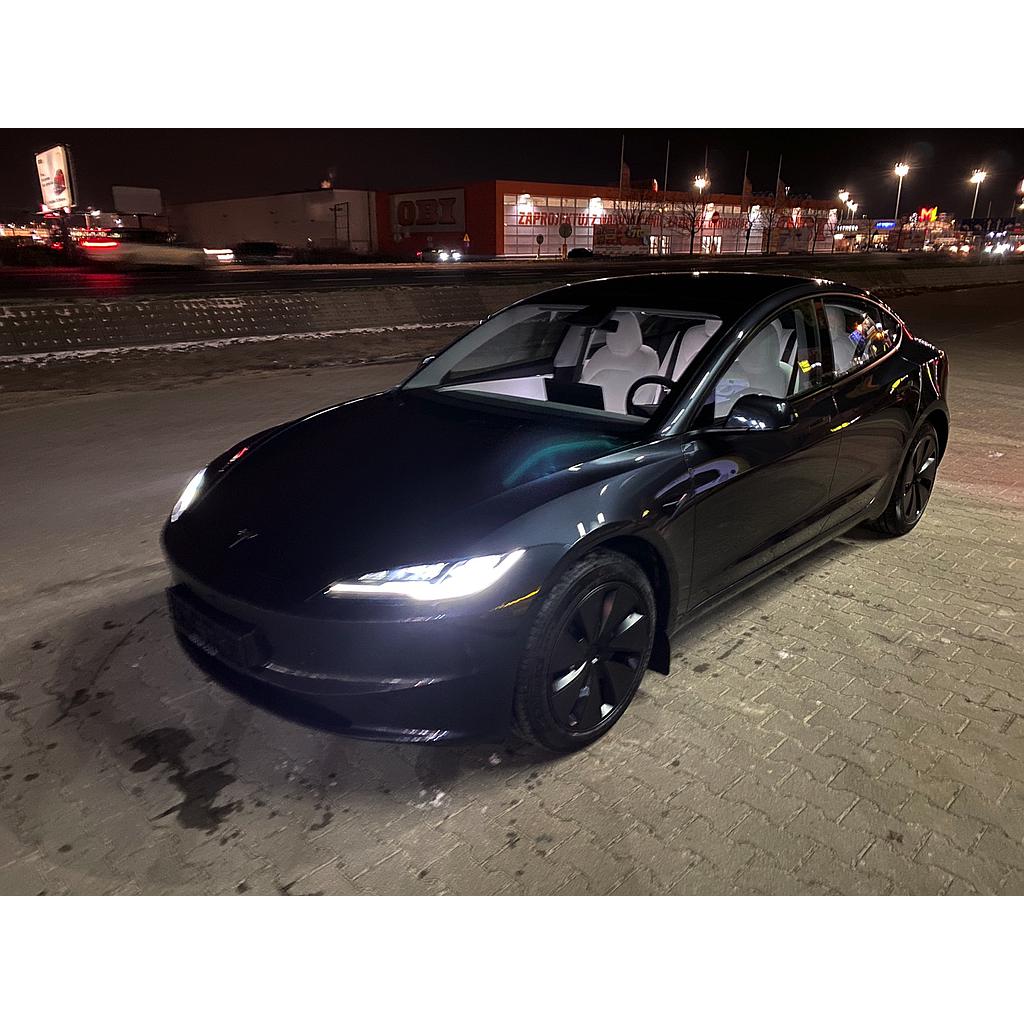 Electric vehicle Tesla Model 3 - All Wheel Drive - Grey - 18&quot; Photon rims - Black and White interior - Standard autopilot - 2023.xx.xx
