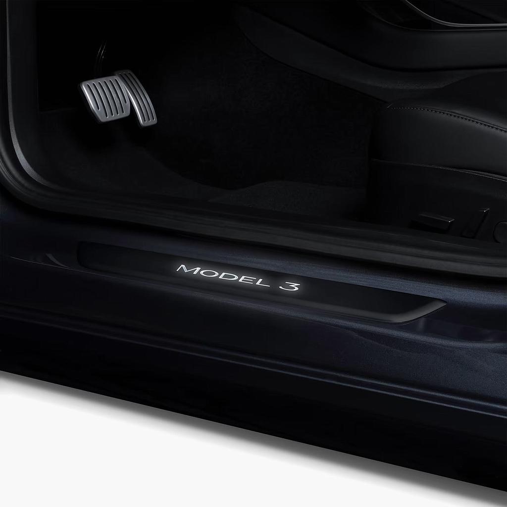 Slenksčio apdailos šviečiančios juodos Model 3 2017-2023